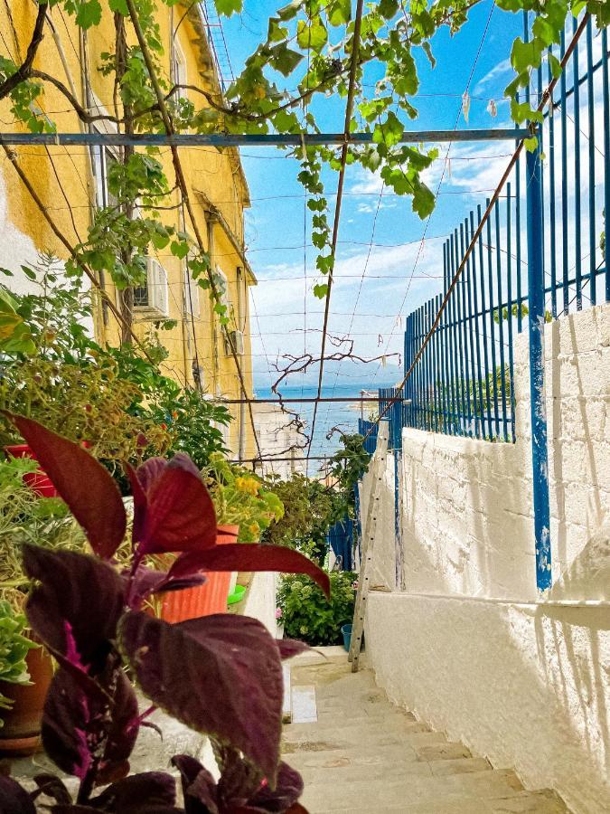Hostel Andrey Sarande Exterior photo